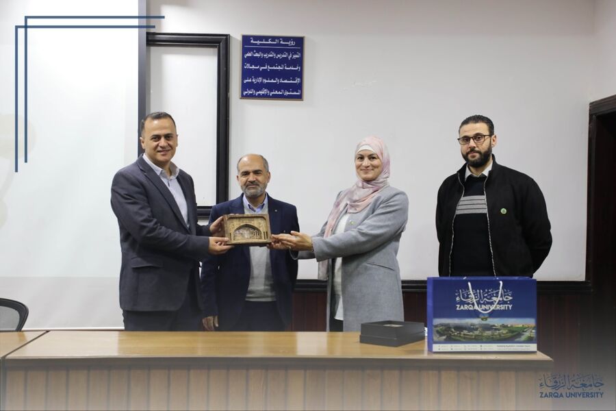 جامعة الزرقاء تطلع طلبة كلية العلوم