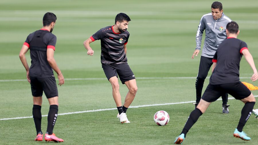 بتواجد أبو زمع.. ودية النشامى أمام