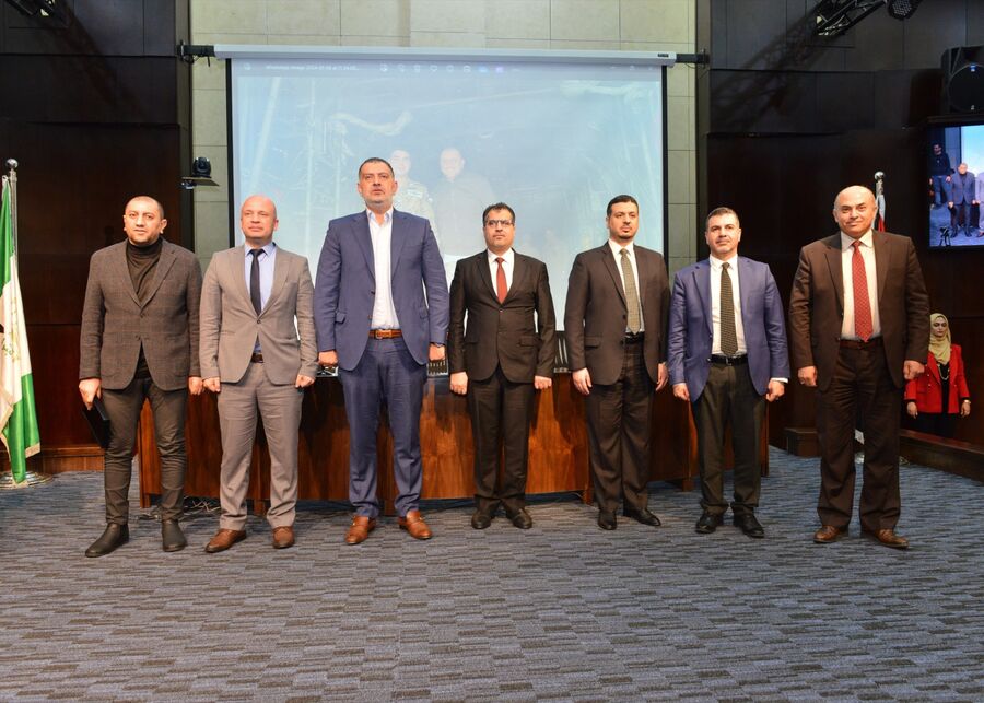 منتدون في جامعة البترا: توحيد الجبهة