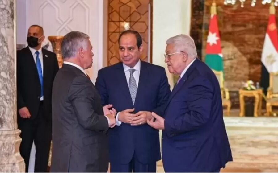 الملك يودع السيسي وعباس لدى مغادرتهما