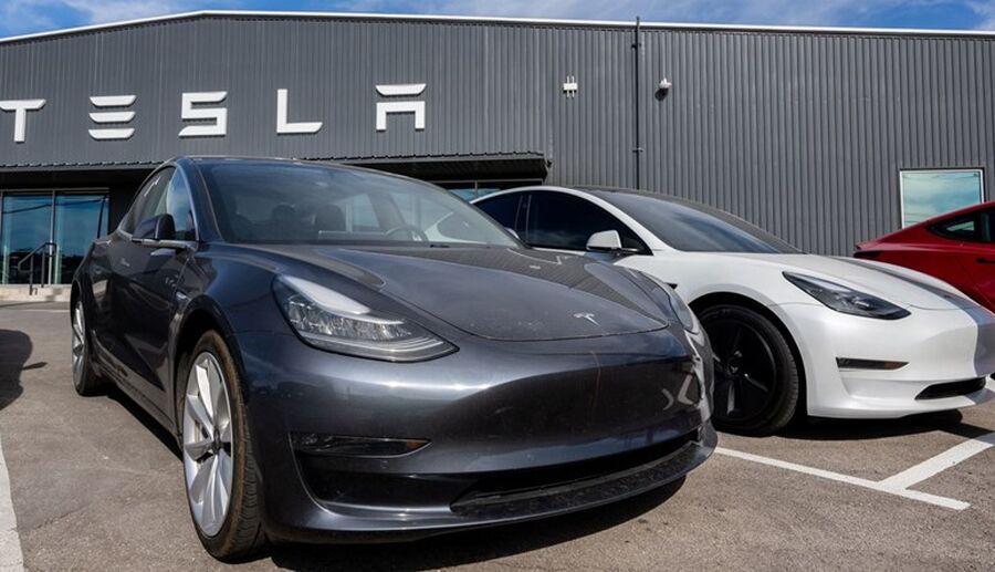 تسلا تعلق إنتاجها في ألمانيا بسبب