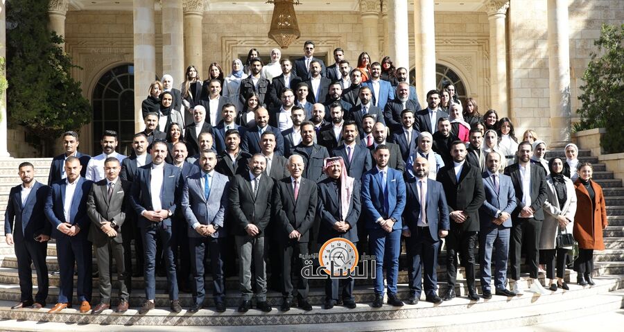 رئيس الديوان الملكي الهاشمي يلتقي وفدا