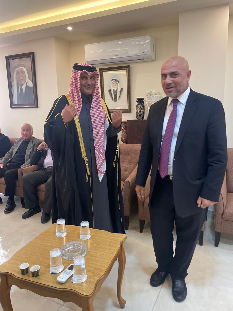 السفير القطري يزور بيت عزاء والدة