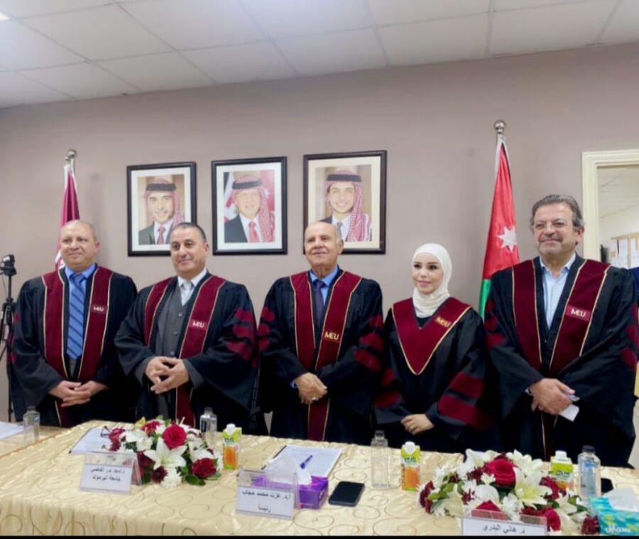 خلود الزويري.. مبارك الماجستير