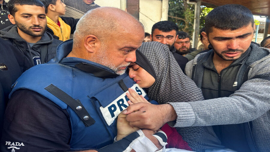 وائل الدحدوح يصل الى الدوحة لتلقي