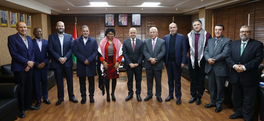 خلال لقاء مجلسها مع سفيرتها لدى