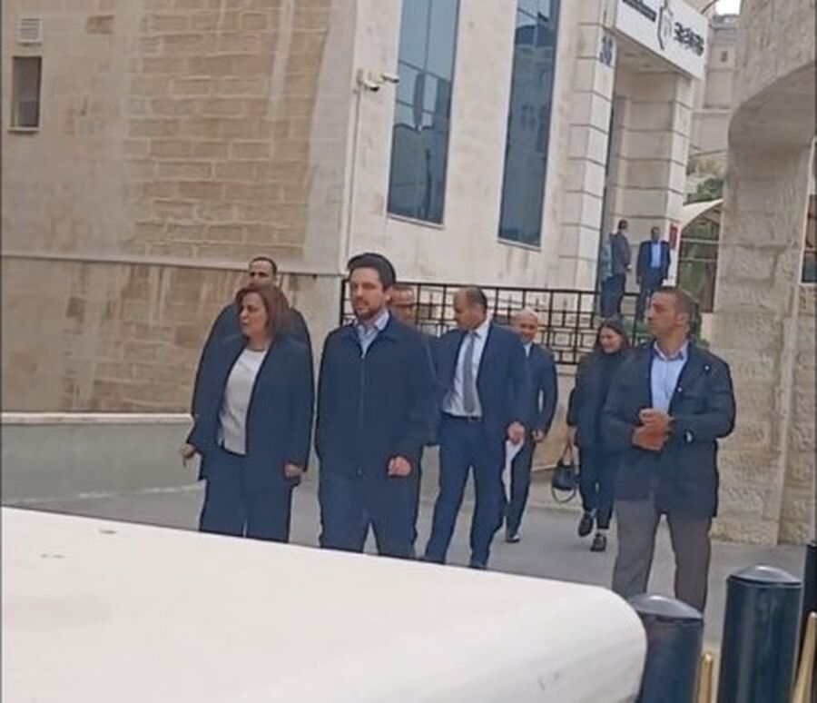 ولي العهد الأمير الحسين في وزارة