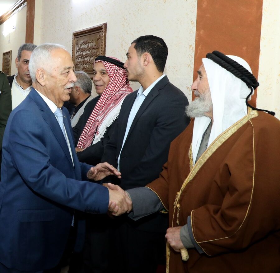 مندوبا عن الملك وولي العهد.. العيسوي