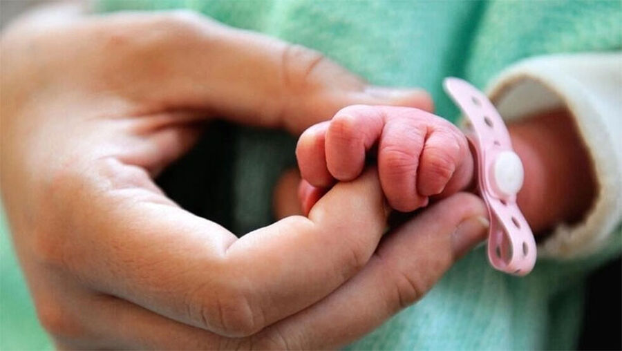 تراجع الولادات يدفع اليمين المتطرف الأوروبي