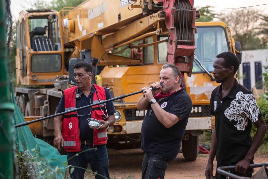 المخالب الاربعة شاركت في الاجلاء.. أسود