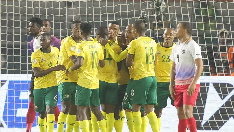 جنوب إفريقيا تستعيد توازنها بفوز كاسح