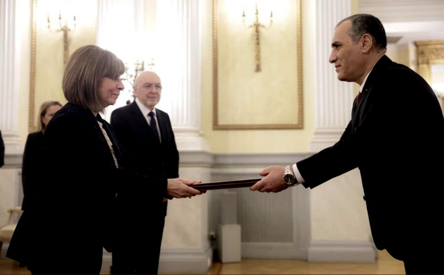 السفير النسور يقدم أوراق اعتماده لرئيسة