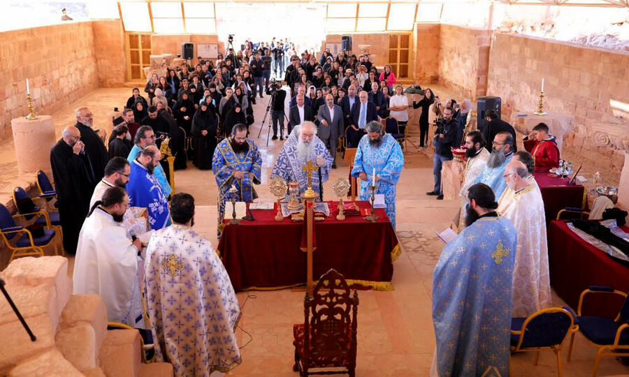 بطريركية الروم الأرثوذكس تقيم قداسا في