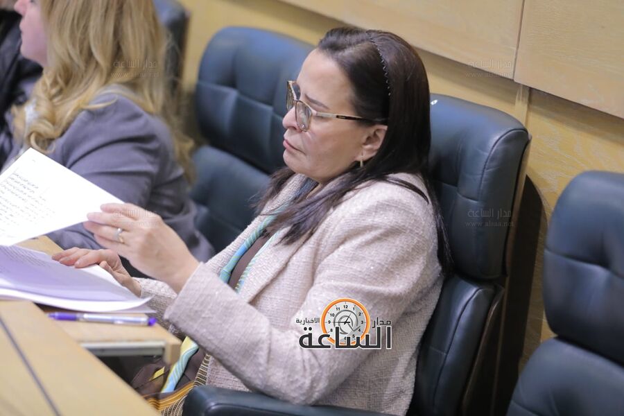 الروابدة عن الموظفين الستة: عقودهم انتهت