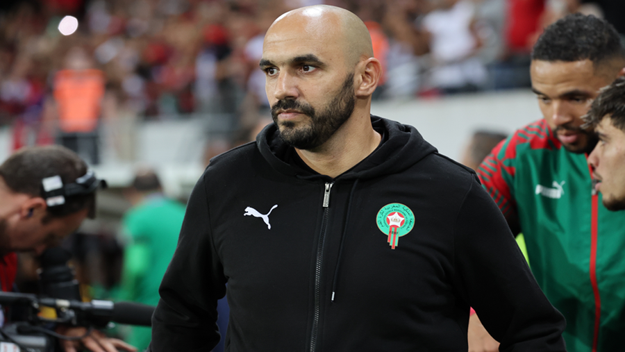 الكاف يعاقب مدرب المغرب بالإيقاف 4