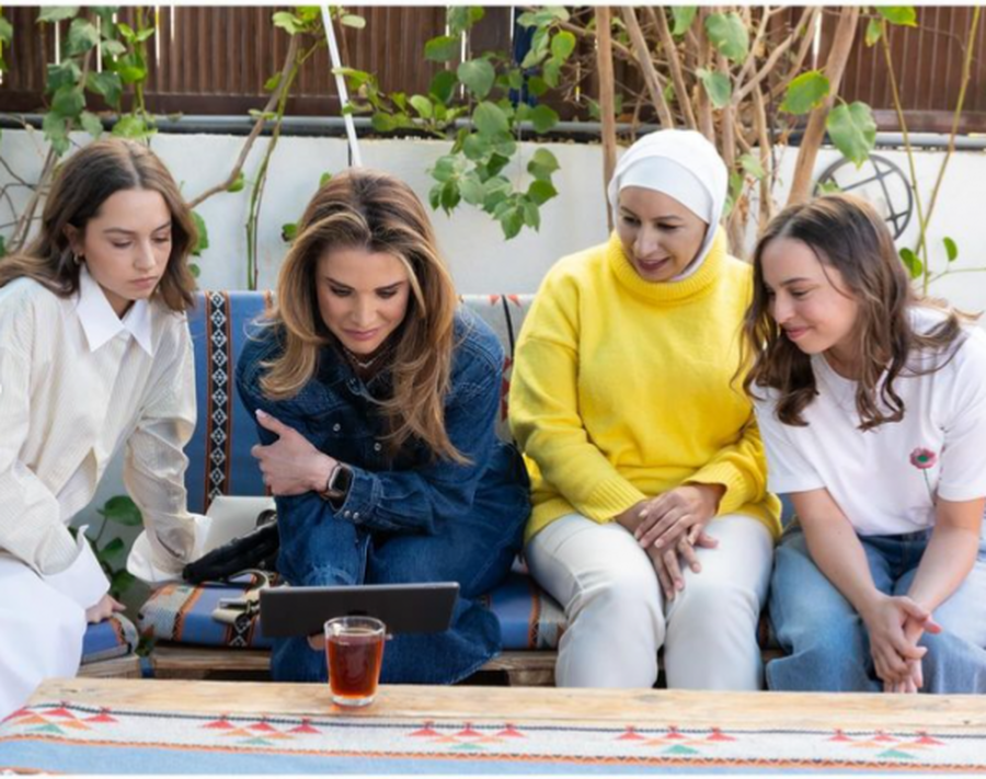 الملكة تلتقي شبابا وشابات أثبتوا قدرتهم