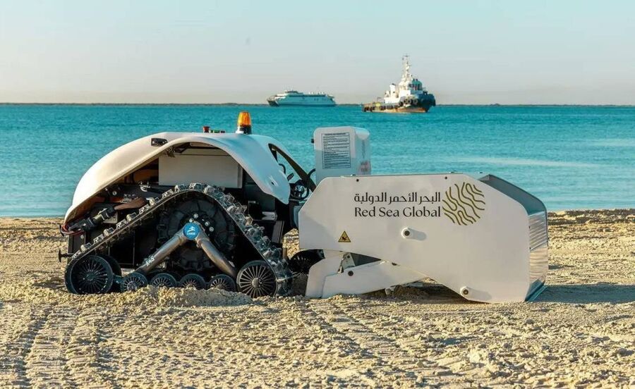 روبوت لتنظيف الشواطئ في السعودية