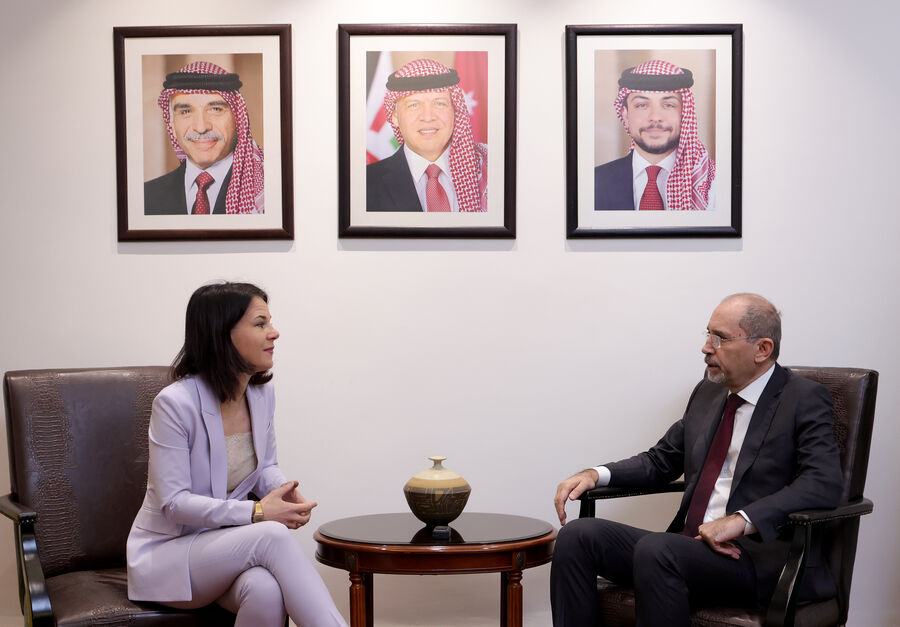 الصفدي يلتقي أنالينا بيربوك