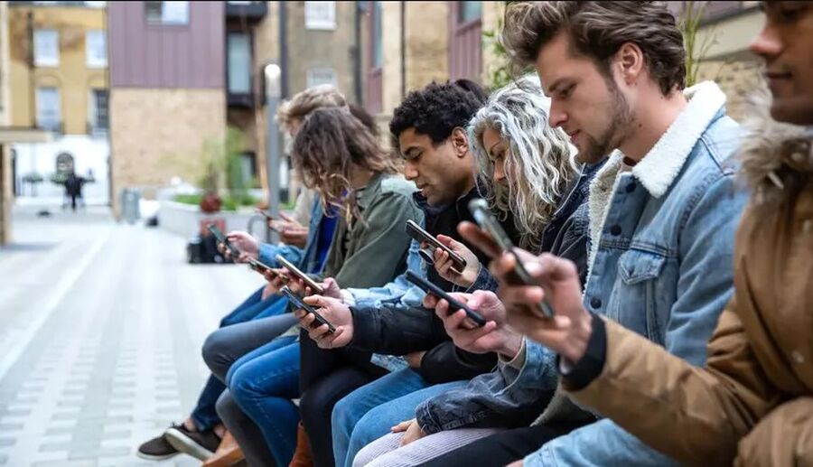 تحذير مخيف: استخدام الهاتف لساعتين يوميا