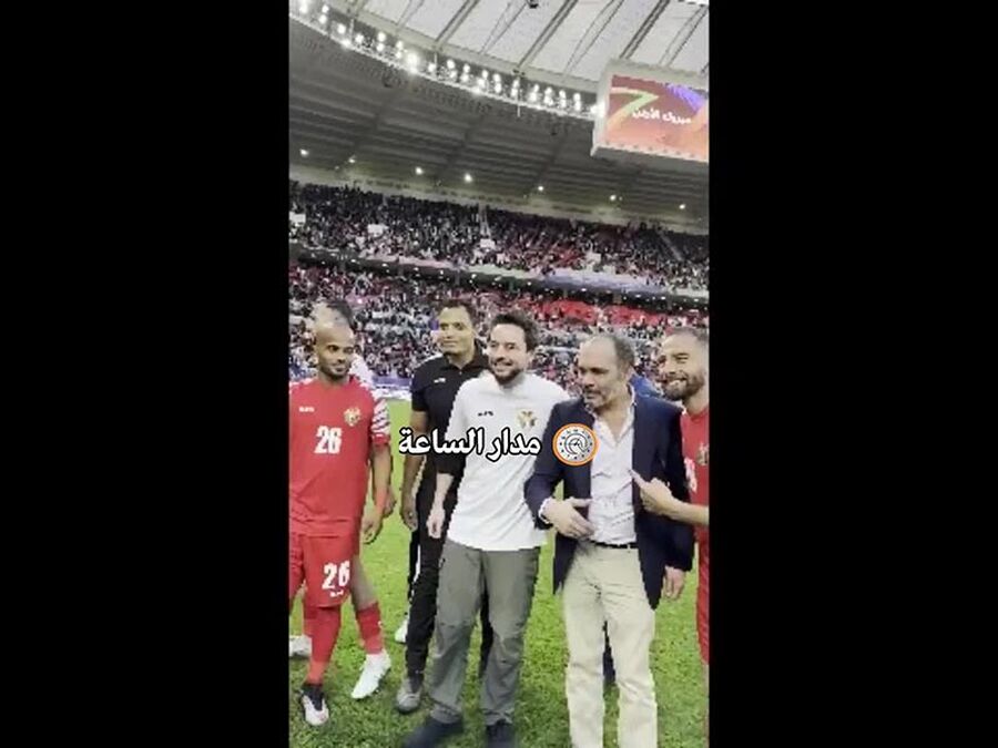 شاهد.. لحظة نزول الأمير الحسين إلى