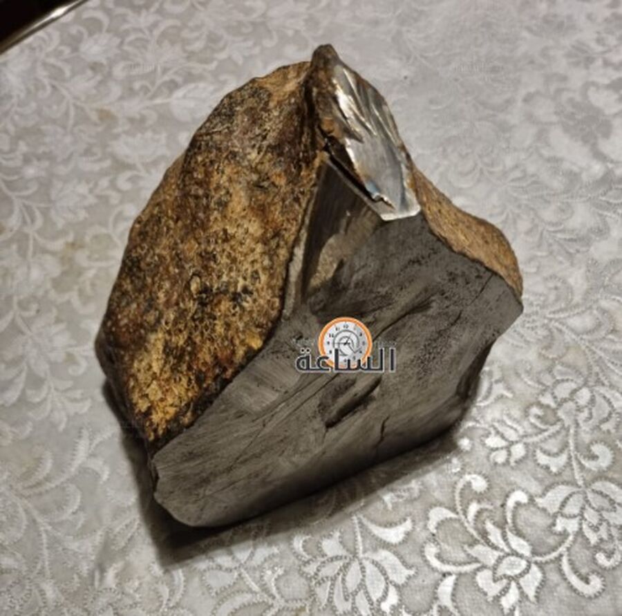 الفلكي الأردني مجاهد يعرض نيزك نادرا