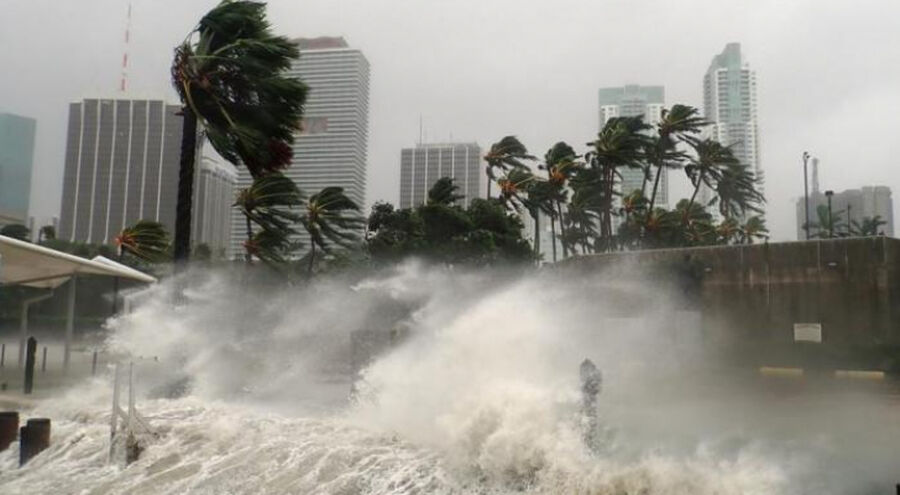 عاصفة قوية تجتاح ولاية كاليفورنيا