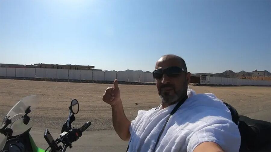 أردني يقطع 3000 كلم لأداء العمرة