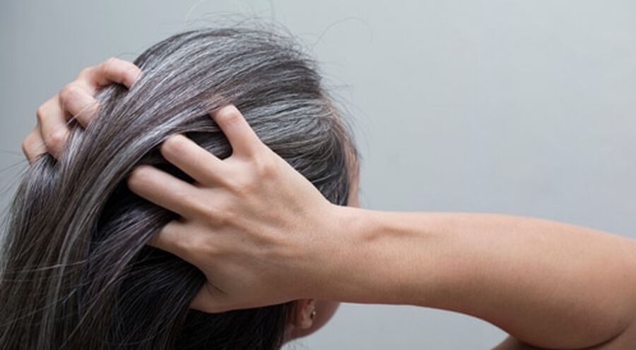 لتفادي الشيب المبكر.. إليك هذه الأطعمة