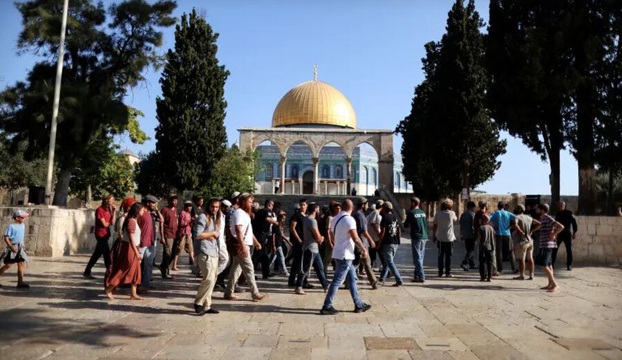 الاحتلال يقتحم الأقصى 22 مرة ويمنع