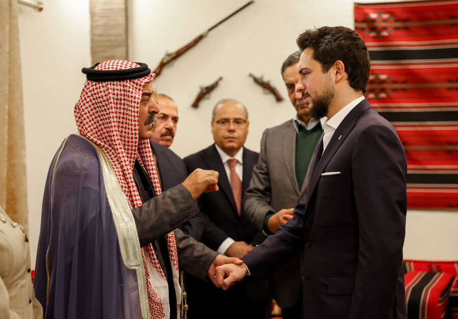 ولي العهد يلتقي مجموعة من وجهاء