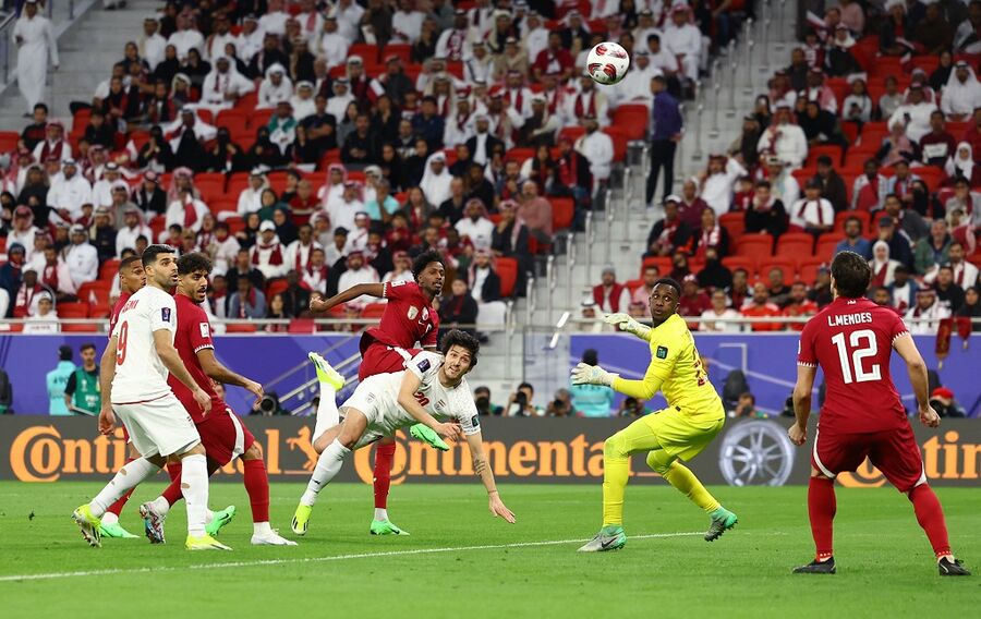 قطر حاملة اللقب تبلغ نهائي كأس