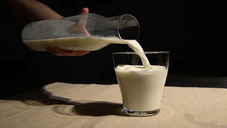 خبيرة: بعض مكونات الحليب قد تحدث