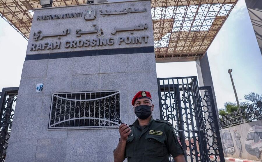 ميناء رفح البري يستقبل 76 مصابا