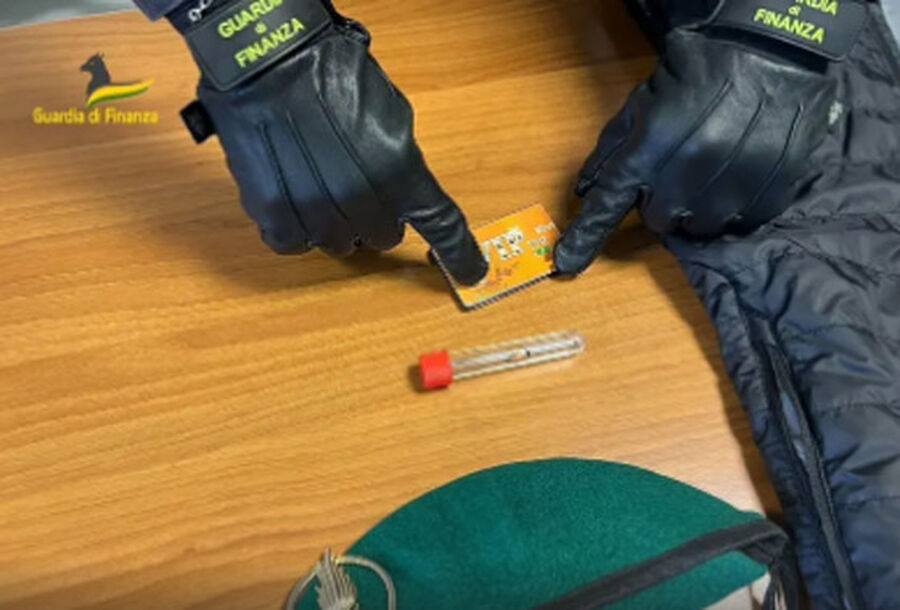 حاول الغش بالاختبار.. فنقل إلى المستشفى