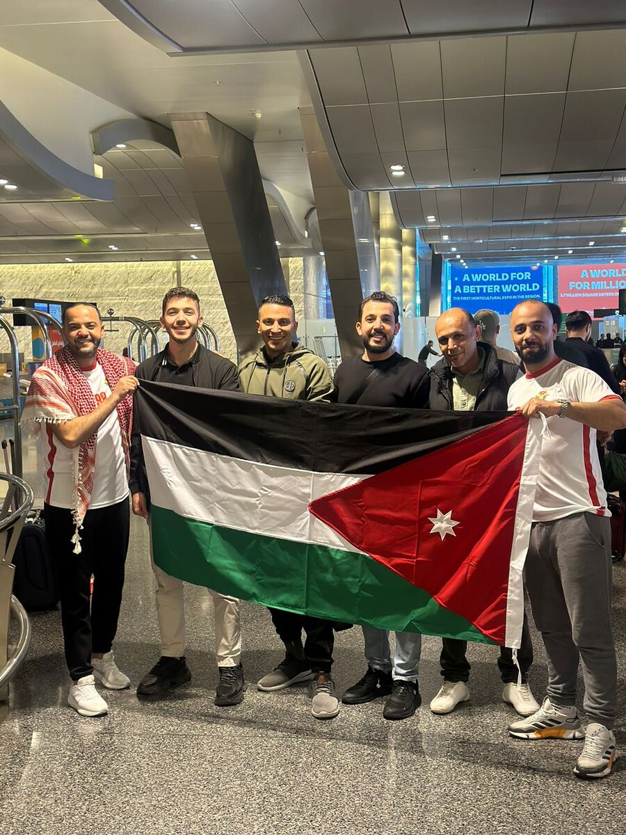 وصول شباب عزم الى مطار حمد