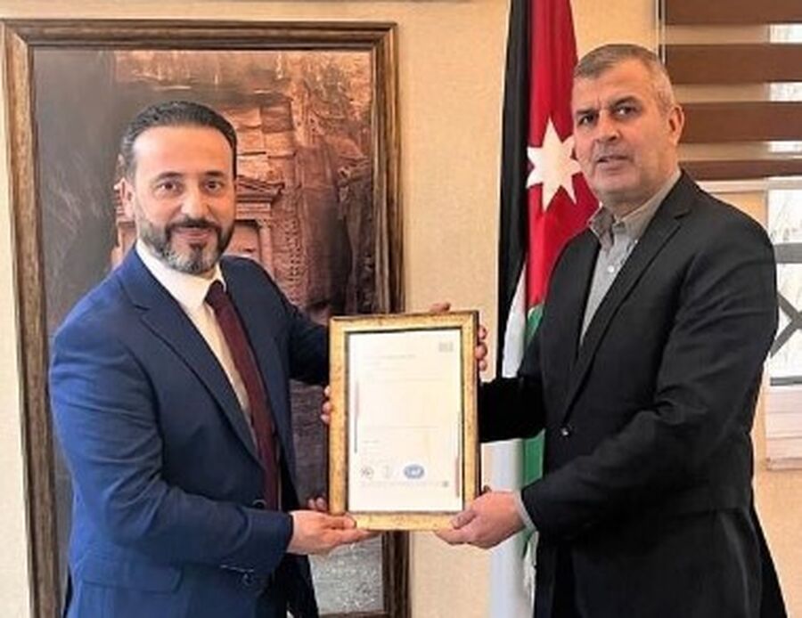 الخرابشة يتسلم شهادة الآيزو ISO9001:2015