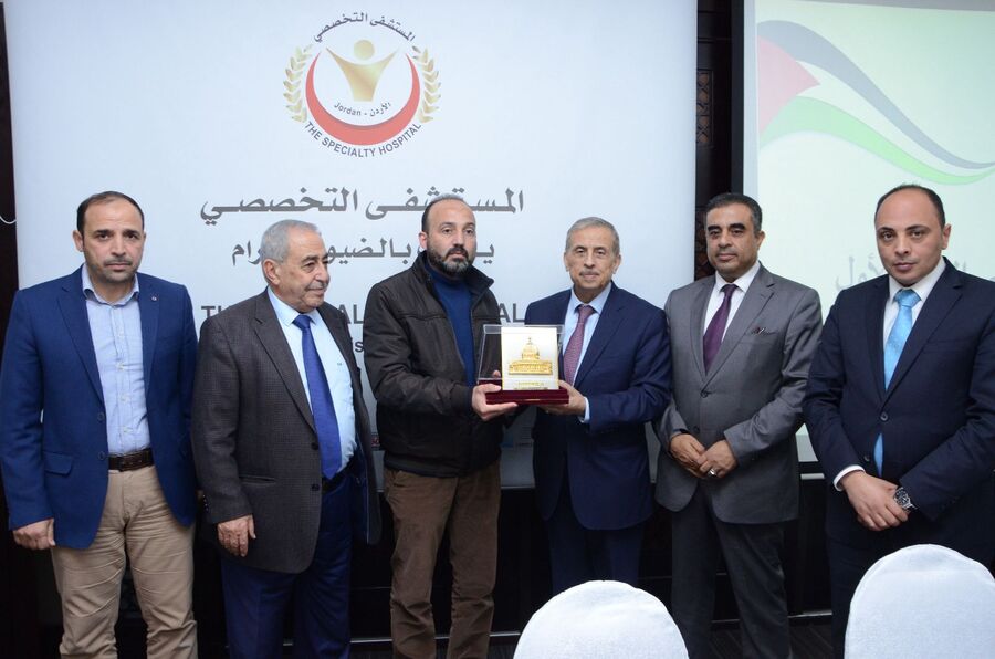المستشفى التخصصي يكرّم فريقه الطبي الأول