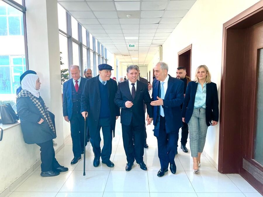 رئيس مجلس أمناء جامعة الزرقاء يزور
