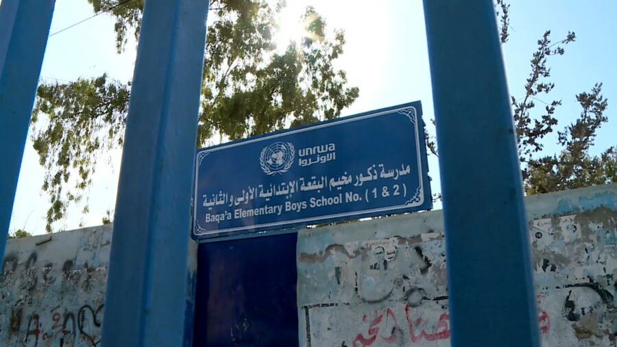 الحكومة تعفي أونروا من أثمان الكتب