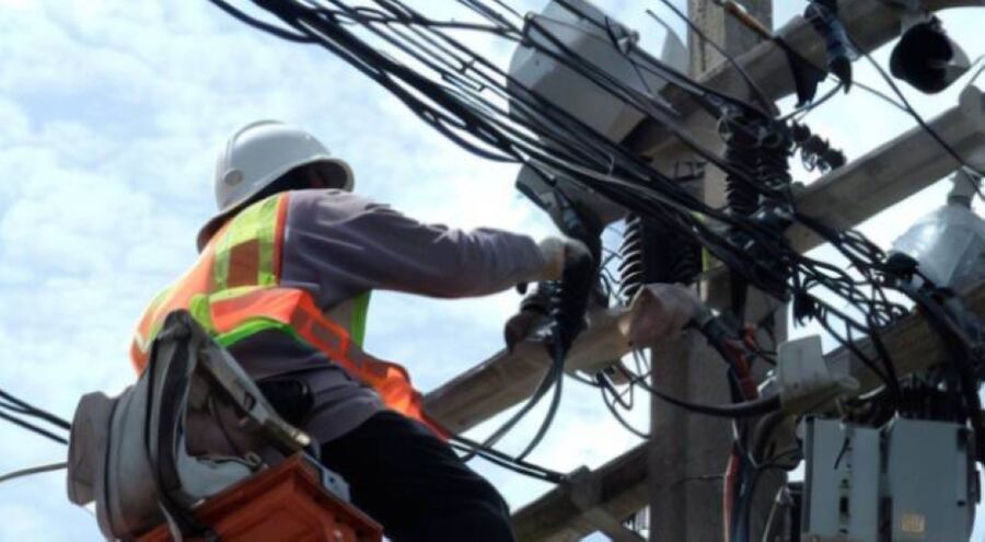 فصل التيار الكهربائي عن مناطق بالأغوار