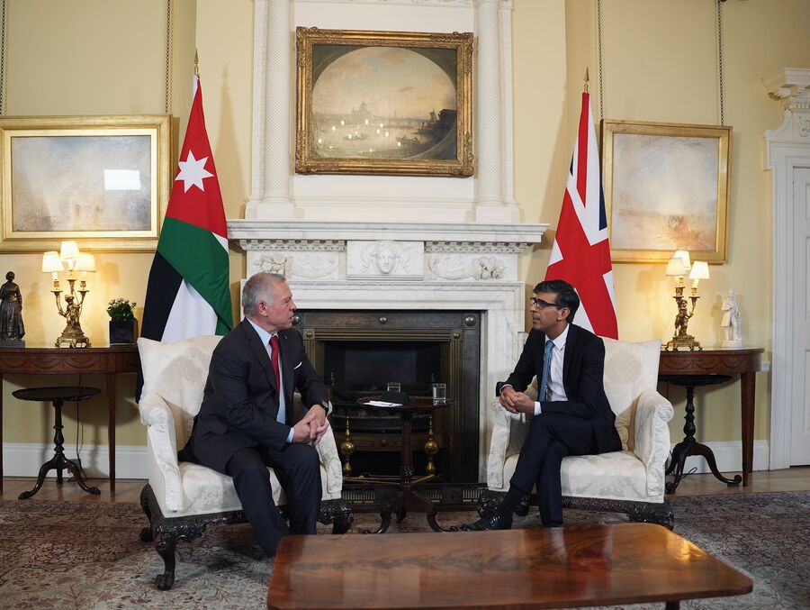 الملك يحذر لدى لقائه سوناك من