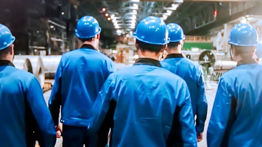 مصنع أردني يجبر العمال على (دوام