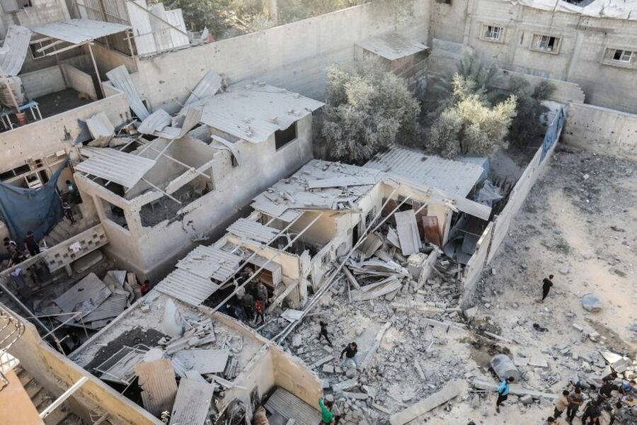 16 شهيدا في قصف جديد على