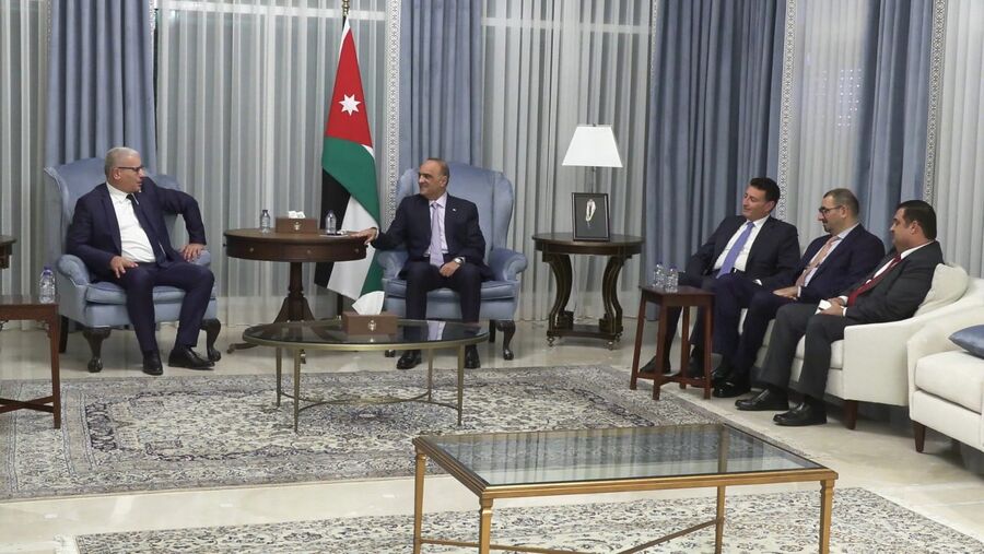 الخصاونة يستقبل إبراهيم بوغالي.. ويؤكد العلاقة