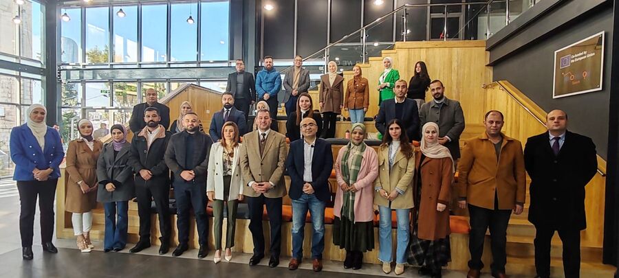 جامعة الزرقاء تشارك في دورة متخصصة