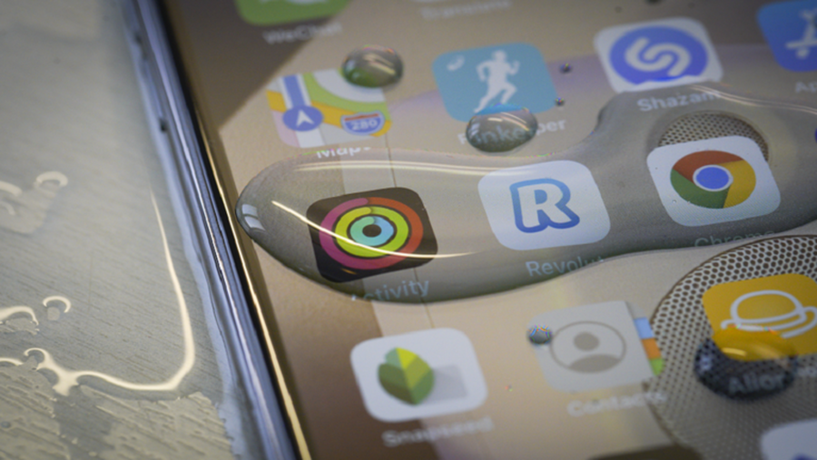 إخراج الماء.. ميزة في آيفون تنقذه