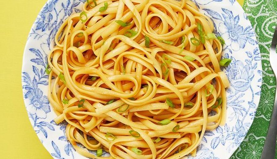 لماذا يجب تجنّب الحساء الجاهز والنودلز؟