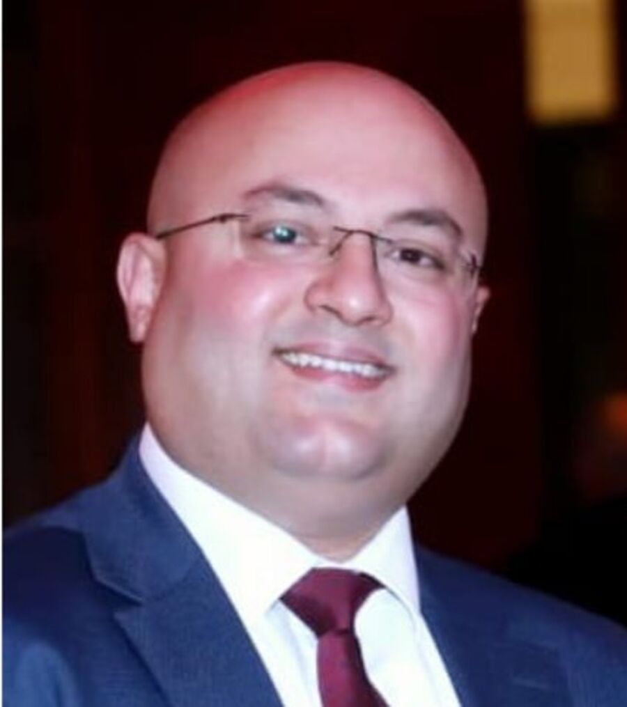 السفير البريطاني يوجه رسالة شكر للطبيب