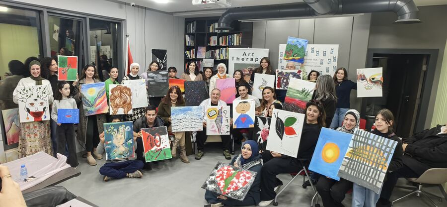 مواطنون يعبرون بالرسم عن آلمهم حيال