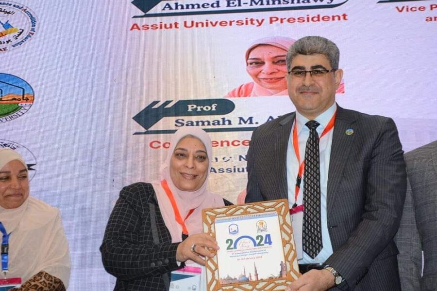 جامعة الزرقاء تشارك في مؤتمر المشكلات